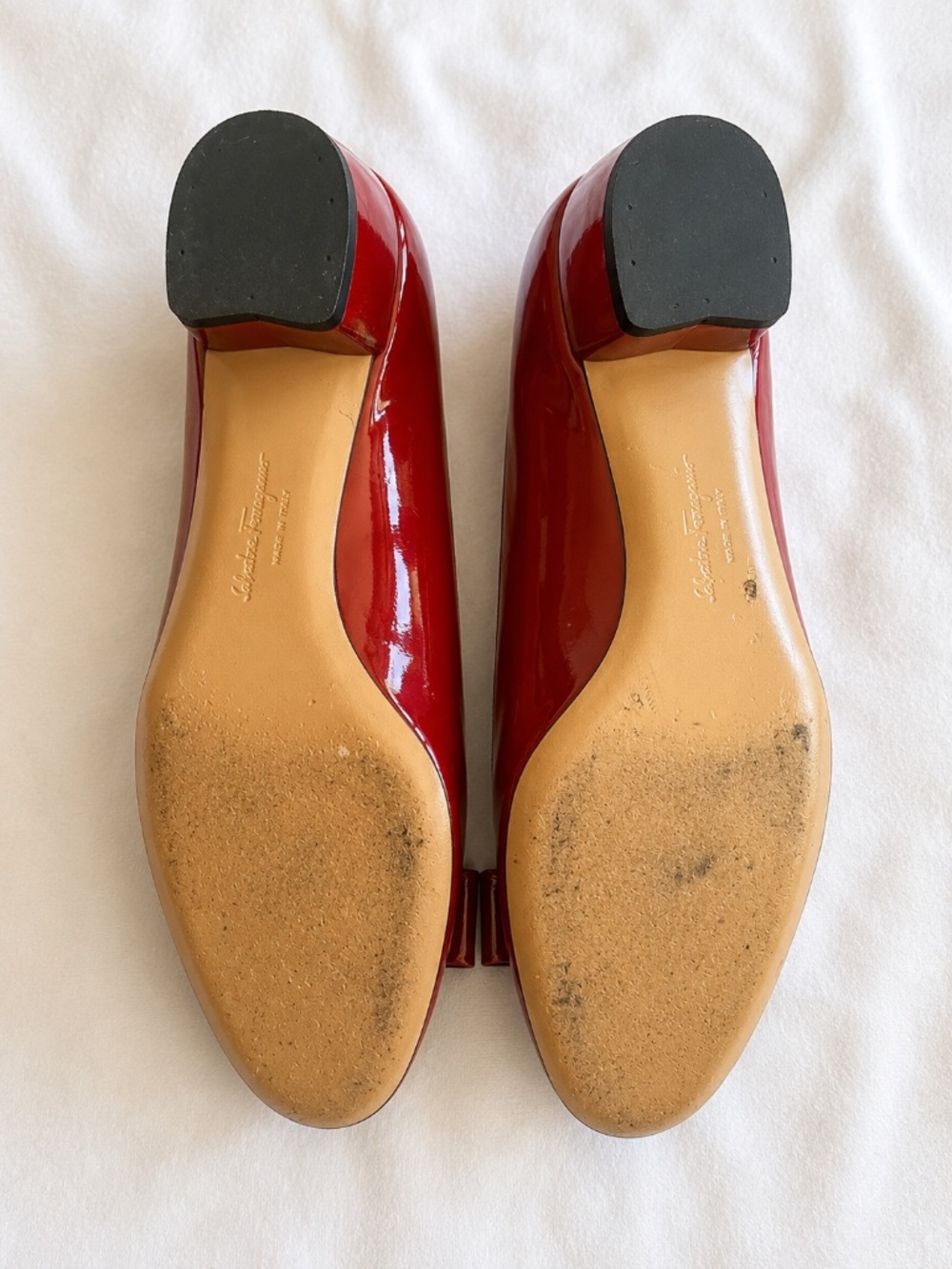Salvatore Ferragamo Red Patent Vara Pumps 5B Gold Bow Made in Italy - Picture 6 of 6